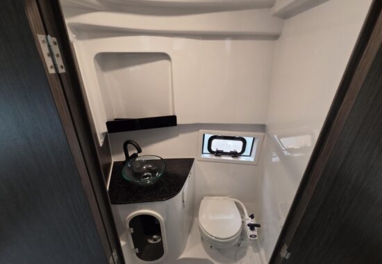 Wnętrze jachtu - Jachty na sprzedaż - dealer łodzi motorowych i jachtów - Warszawa, Polska